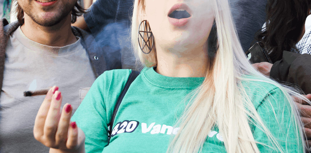 Fumer du cannabis augmenterait la puissance de l'orgasme féminin