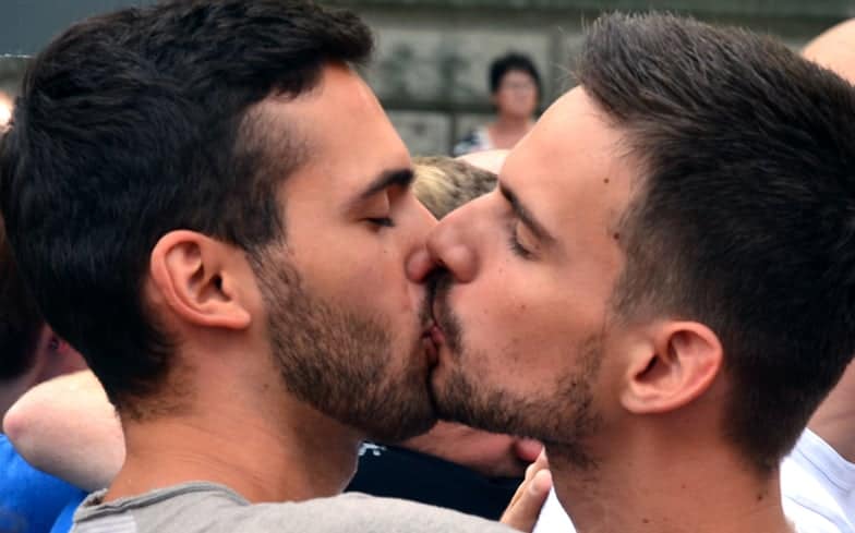 5 raisons pour bien embrasser son partenaire homme