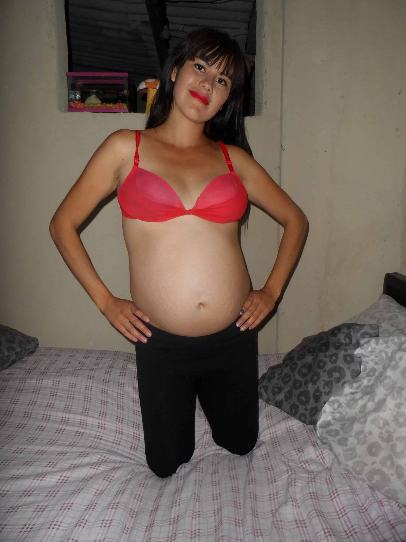 Une femme enceinte partage ses photos sexuelles avec le blog part 1