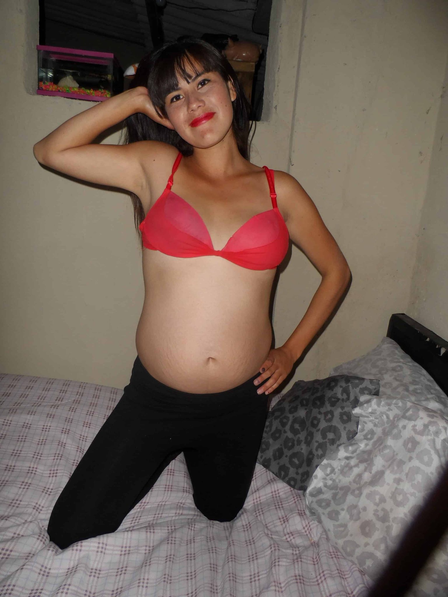 Une femme enceinte partage ses photos sexuelles avec le blog part 1