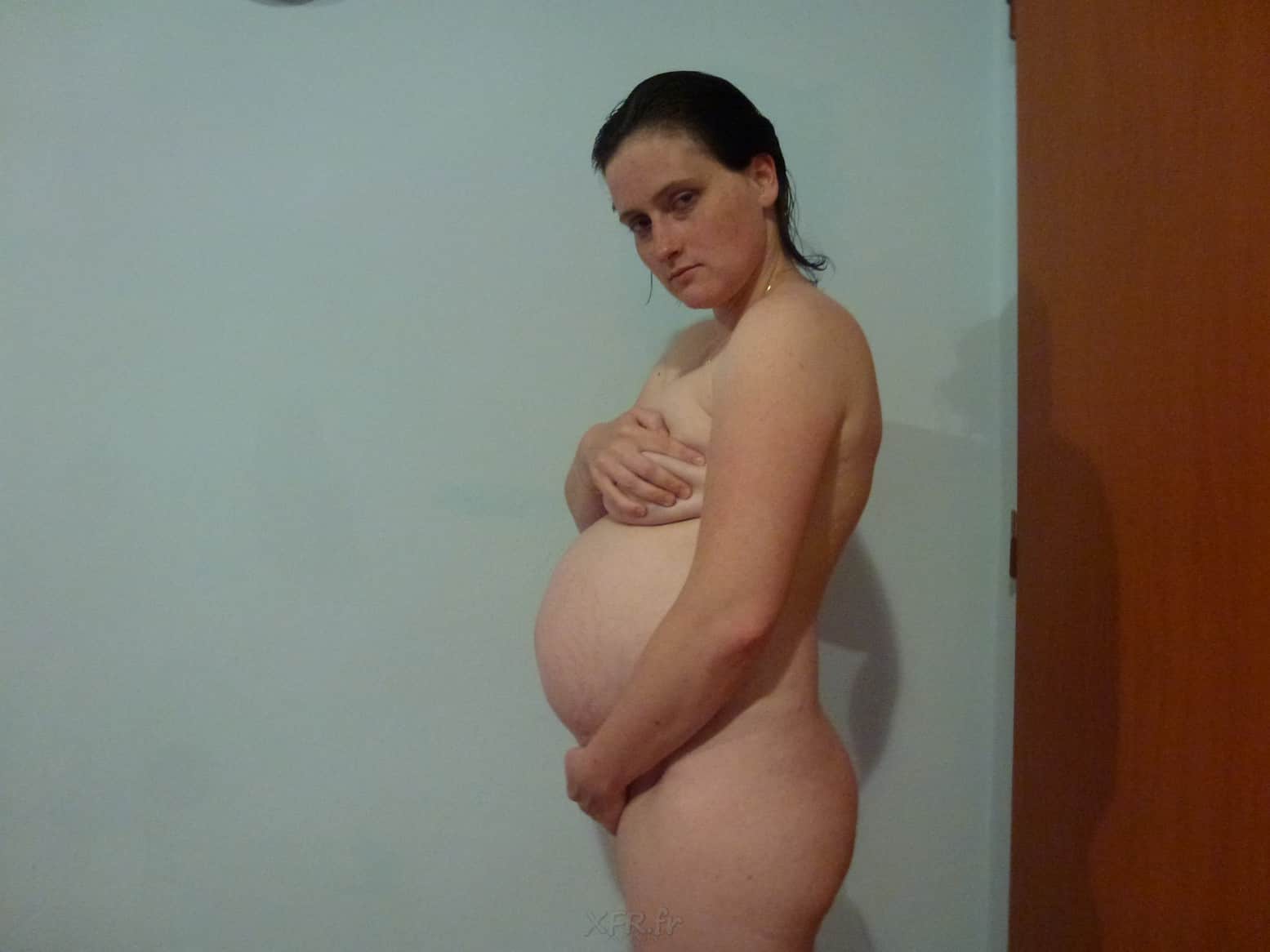 Une femme enceinte partage ses photos de grossesse