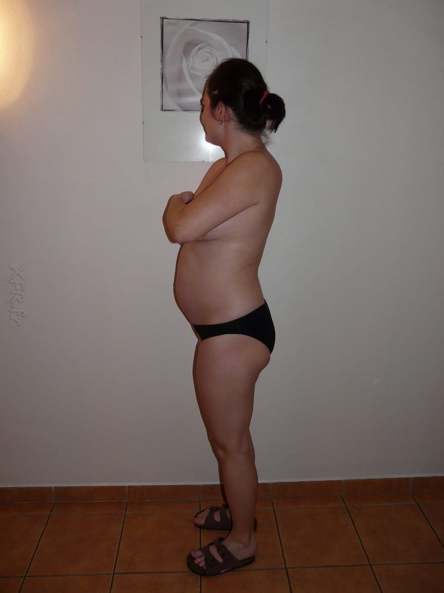Femmes enceintes en photo avec leur ventre rond
