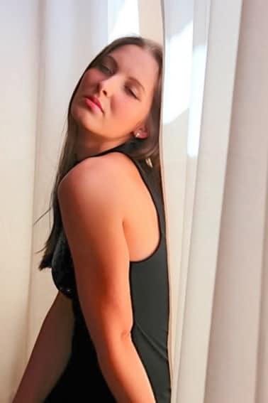 Photos sexy d’une jeune femme de 30 ans aux seins ferme