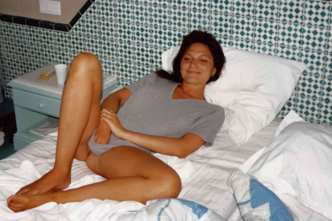 Sexy rétro d’une latina mignonne et ses photos privées en 1994