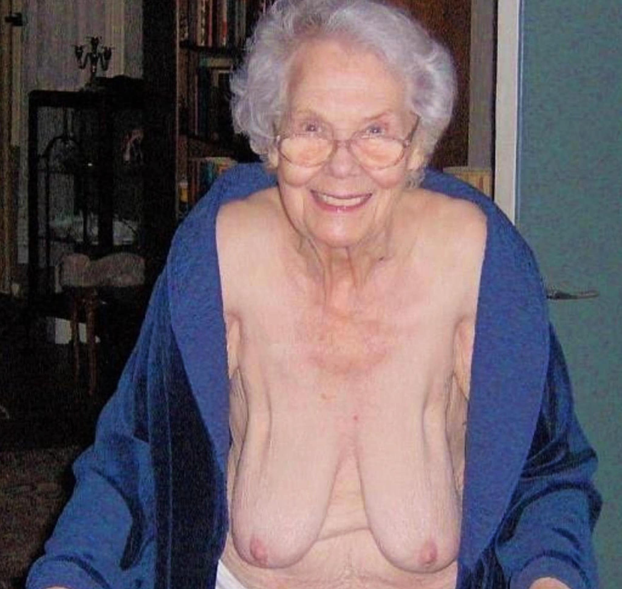 Francine 81 ans baise avec tous les soignants de son Ehpad