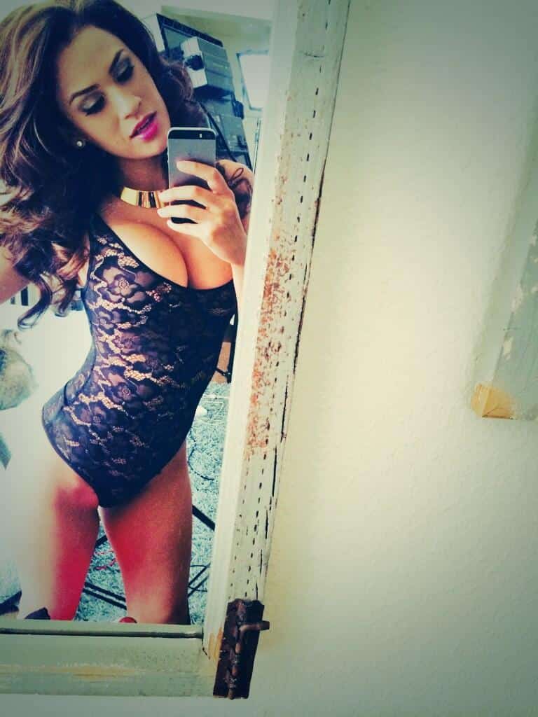 Selfies Coquins De Femmes Chaudes Qui Aiment Se Montrer Nues