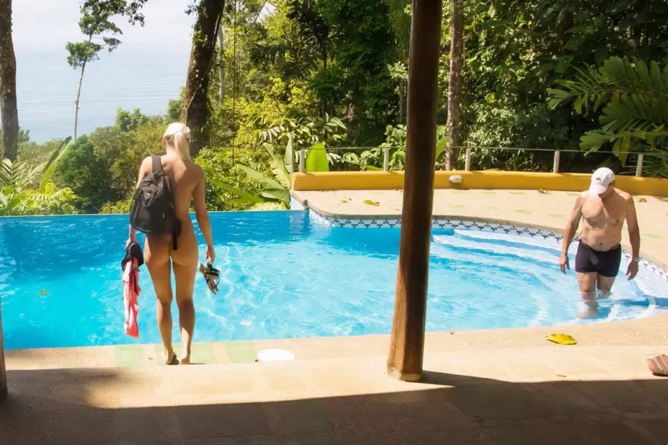 Blonde exhibe au Costa Rica passe des vacances chaudes Partie 3