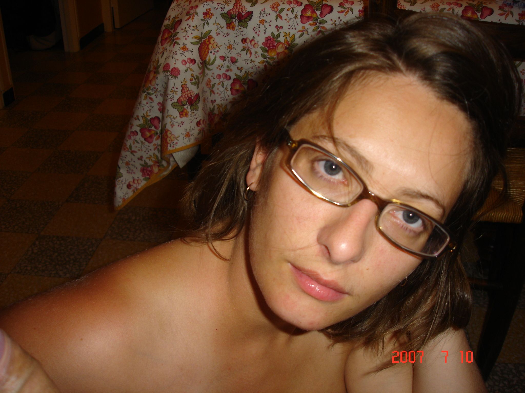 Photos d'une femme à lunettes bien coquine qui aime le sexe Partie 2
