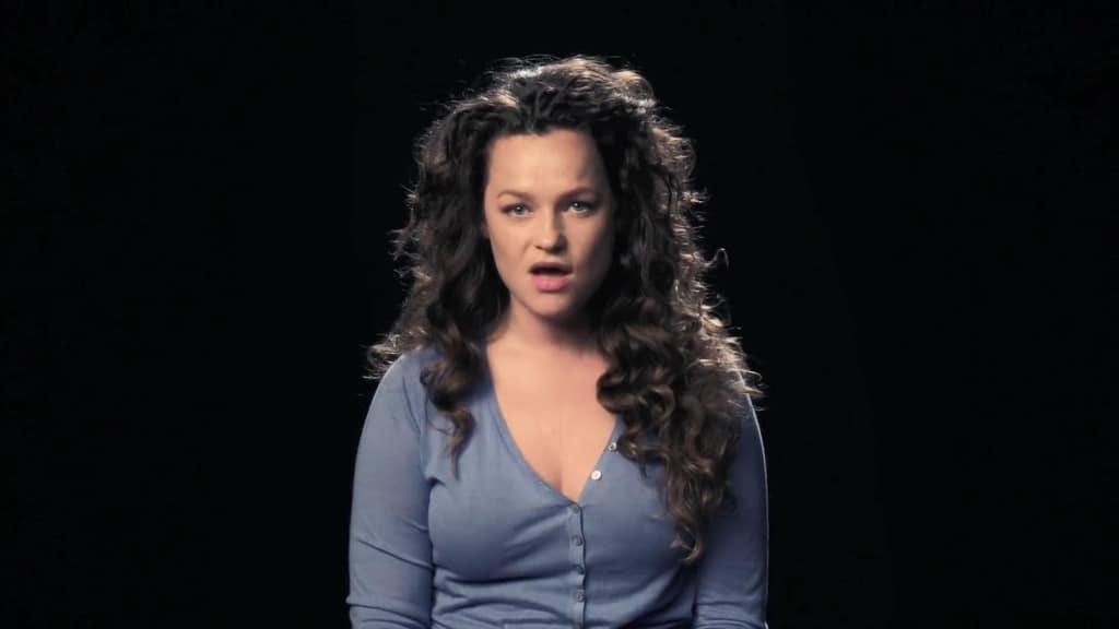 Elles essayent de chanter avec un vibromasseur enfoncé dans le vagin