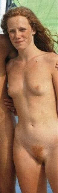Filles rousses ultras sexy et belles se montrent nues et même plus